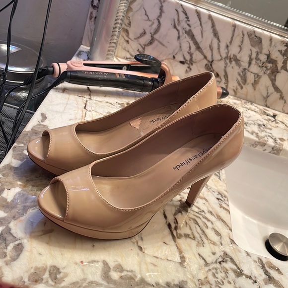 City classified platform heels, gently worn but beautiful pair of shoes, sz 9.0 - Picture 6 of 6